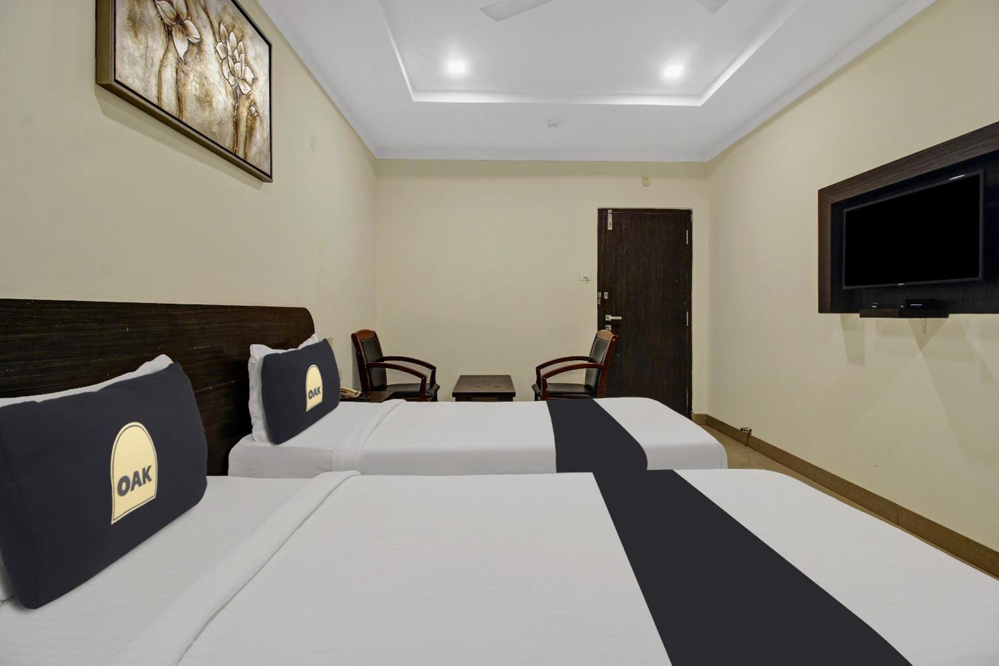 Super Townhouse Oak Lb Nagar Ramoji Hotel Haiderabad Buitenkant foto
