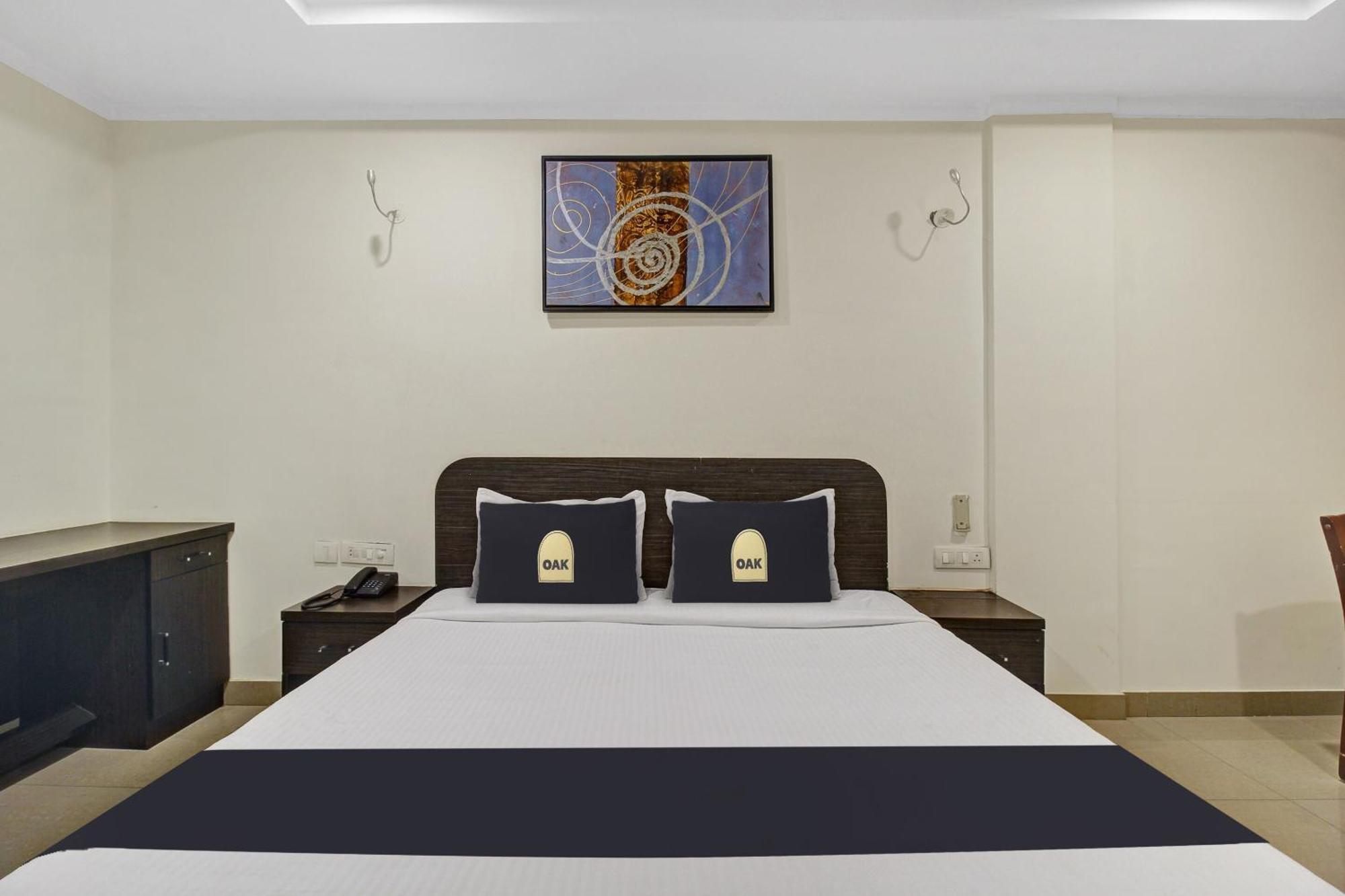 Super Townhouse Oak Lb Nagar Ramoji Hotel Haiderabad Buitenkant foto