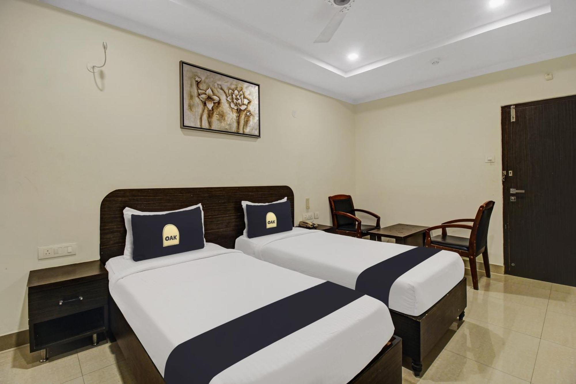 Super Townhouse Oak Lb Nagar Ramoji Hotel Haiderabad Buitenkant foto