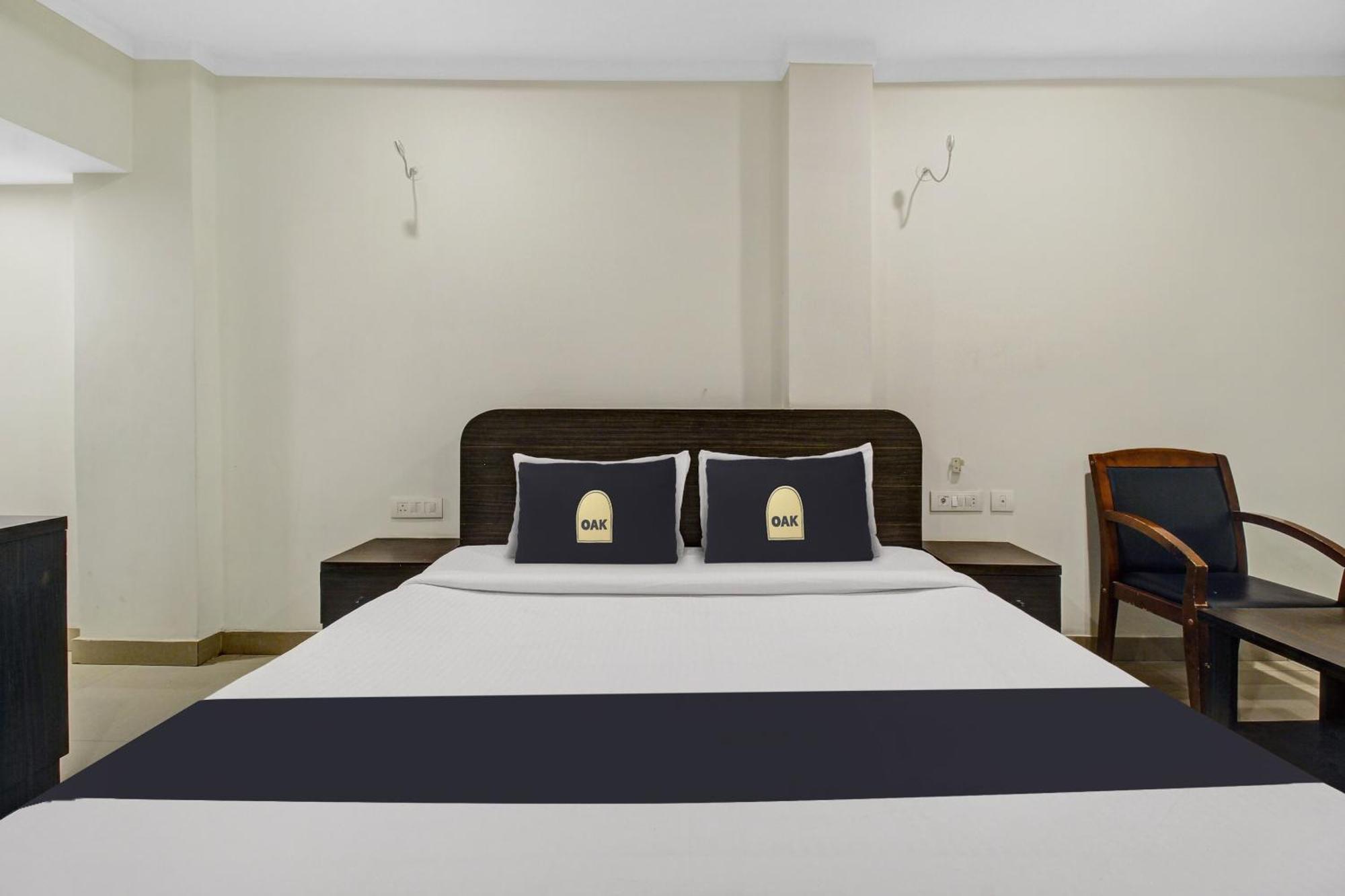 Super Townhouse Oak Lb Nagar Ramoji Hotel Haiderabad Buitenkant foto