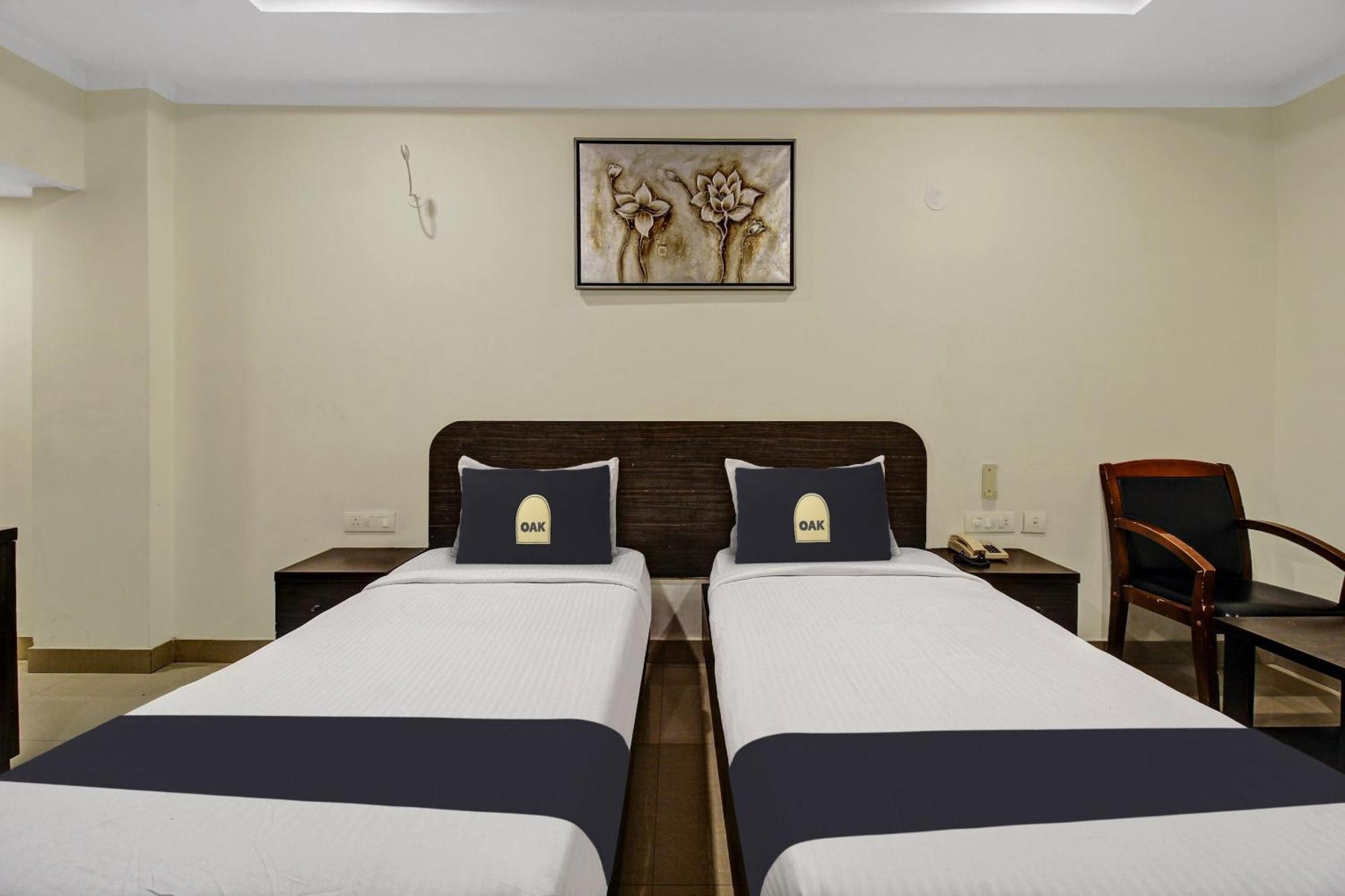 Super Townhouse Oak Lb Nagar Ramoji Hotel Haiderabad Buitenkant foto