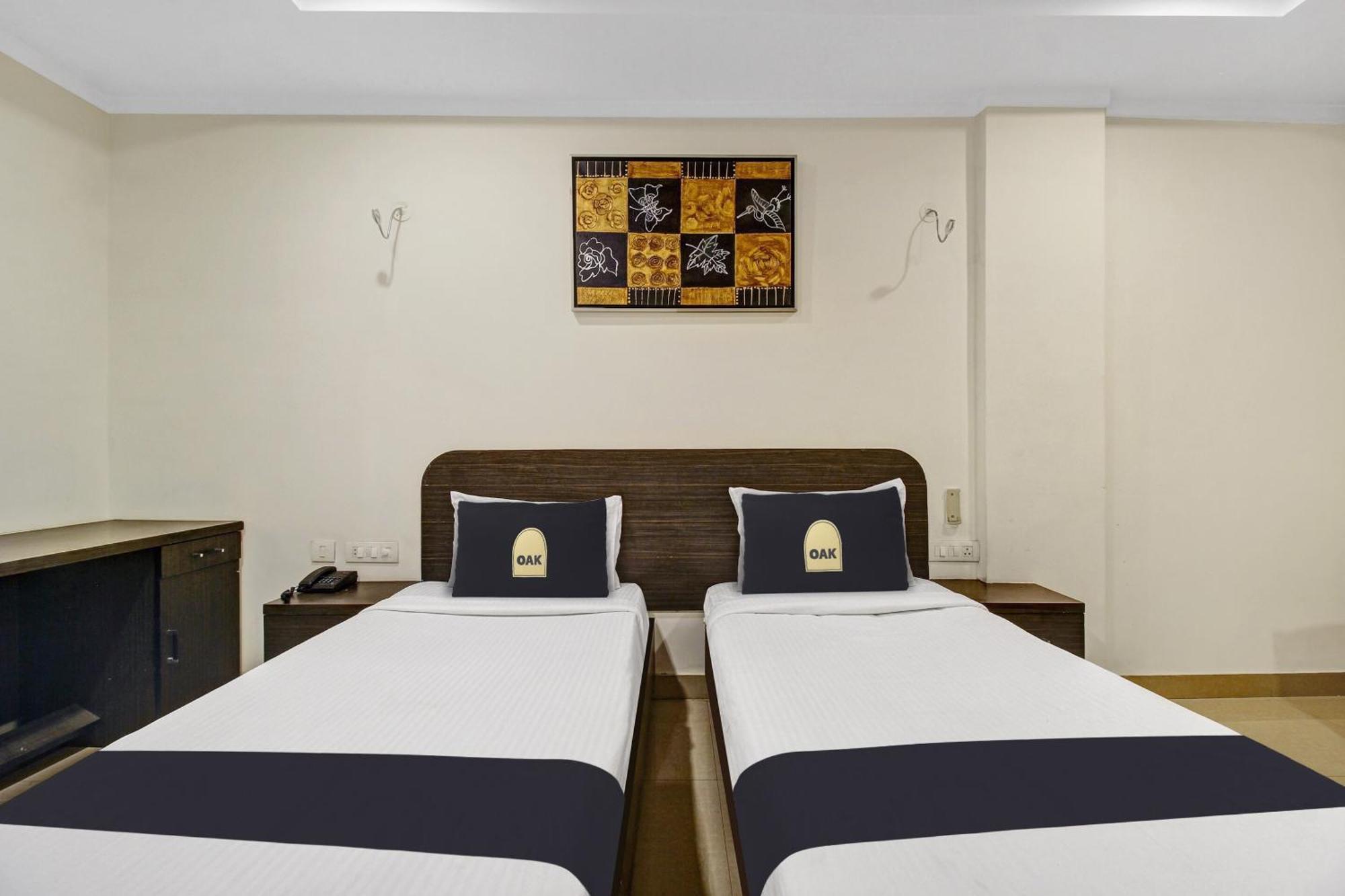 Super Townhouse Oak Lb Nagar Ramoji Hotel Haiderabad Buitenkant foto