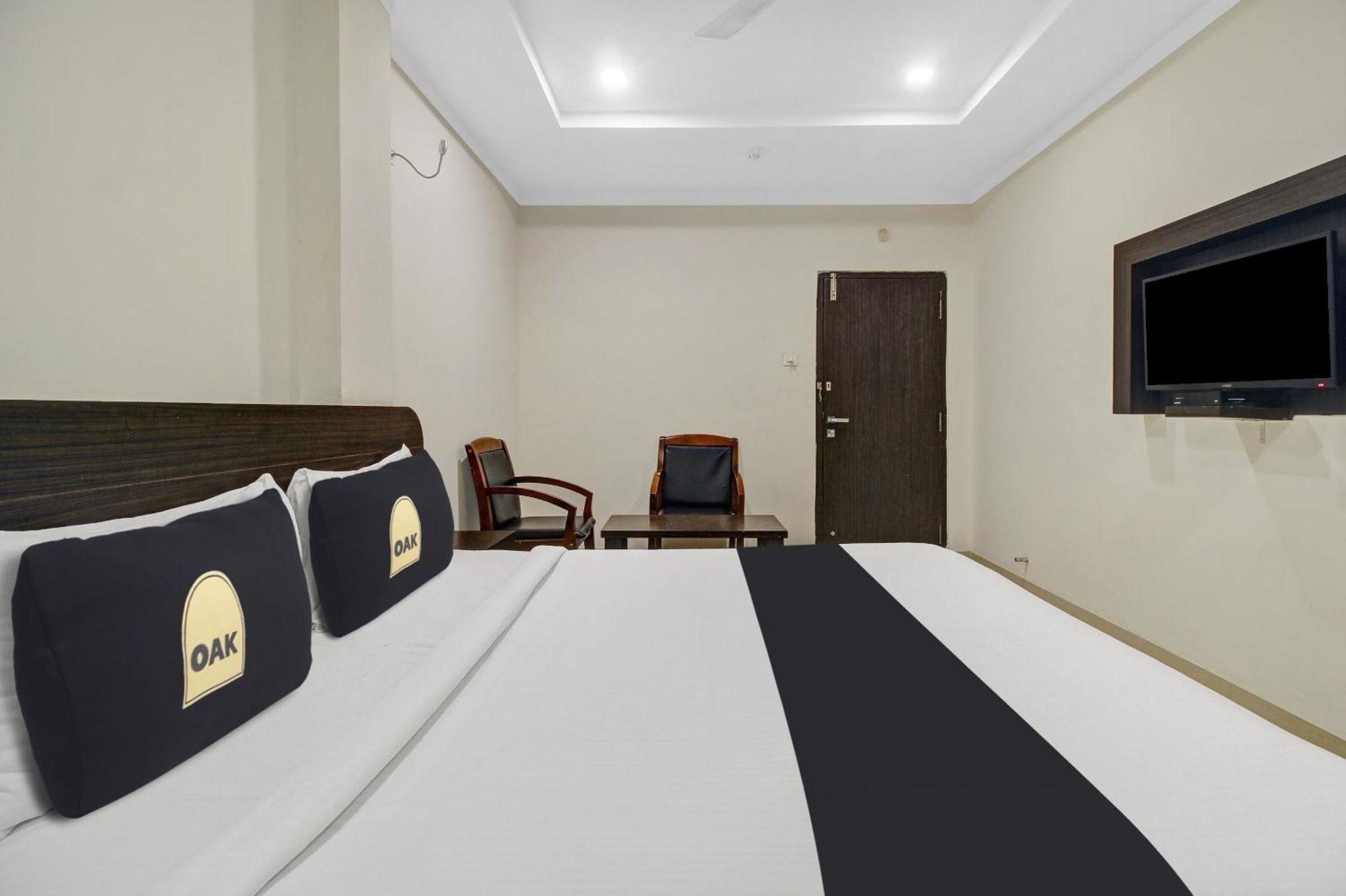 Super Townhouse Oak Lb Nagar Ramoji Hotel Haiderabad Buitenkant foto
