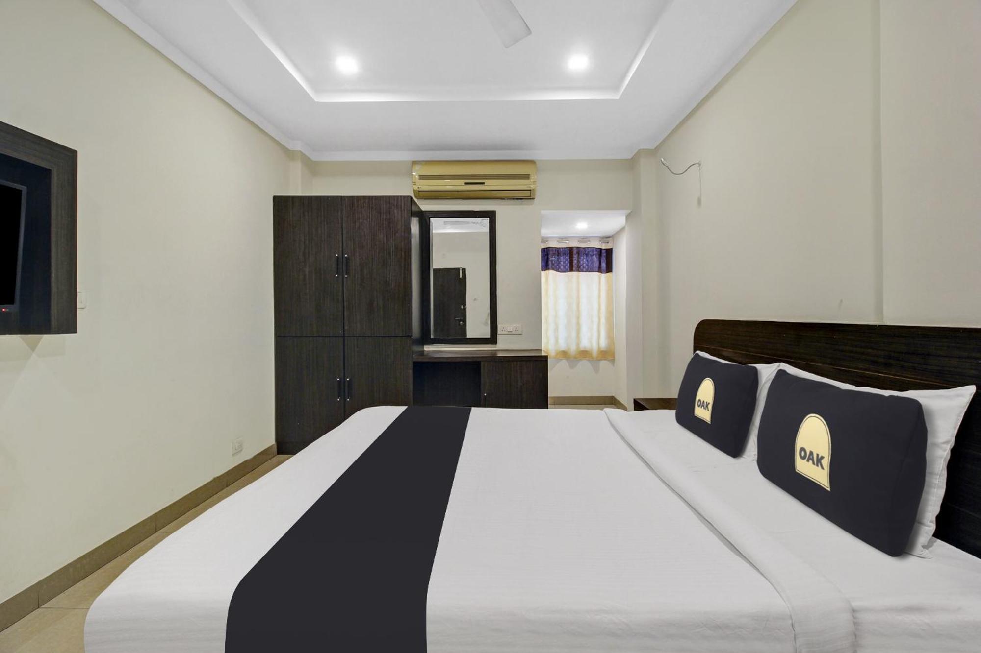 Super Townhouse Oak Lb Nagar Ramoji Hotel Haiderabad Buitenkant foto