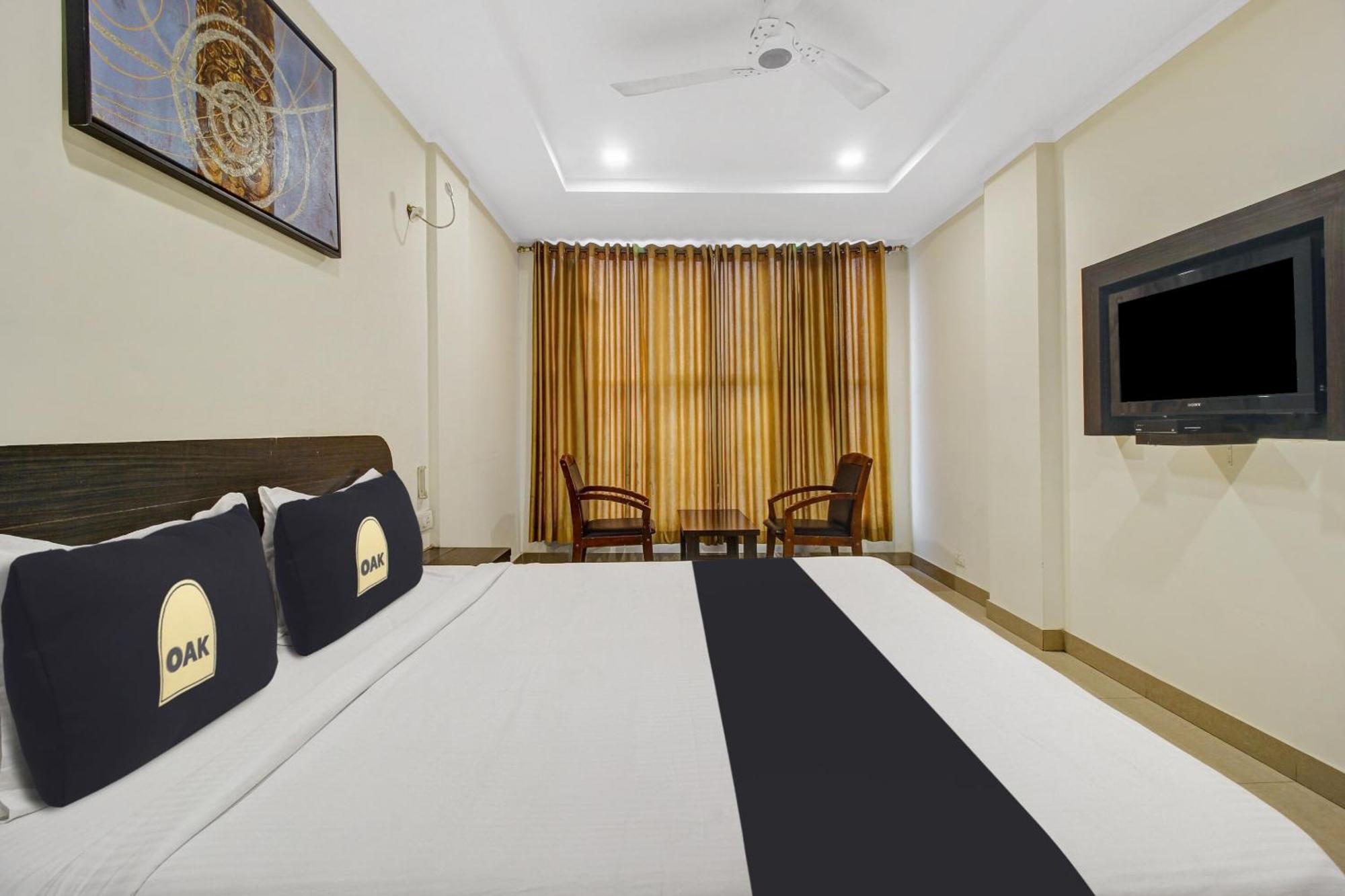 Super Townhouse Oak Lb Nagar Ramoji Hotel Haiderabad Buitenkant foto
