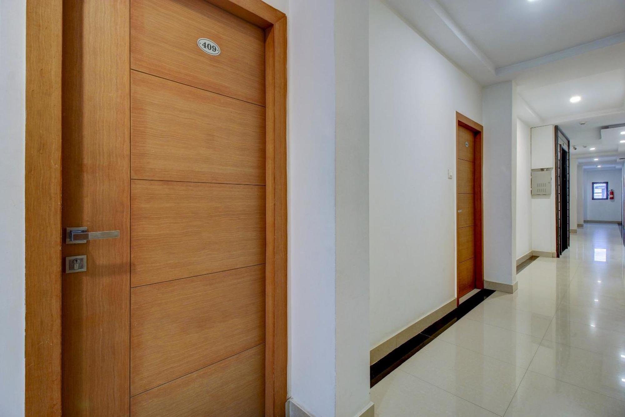 Super Townhouse Oak Lb Nagar Ramoji Hotel Haiderabad Buitenkant foto