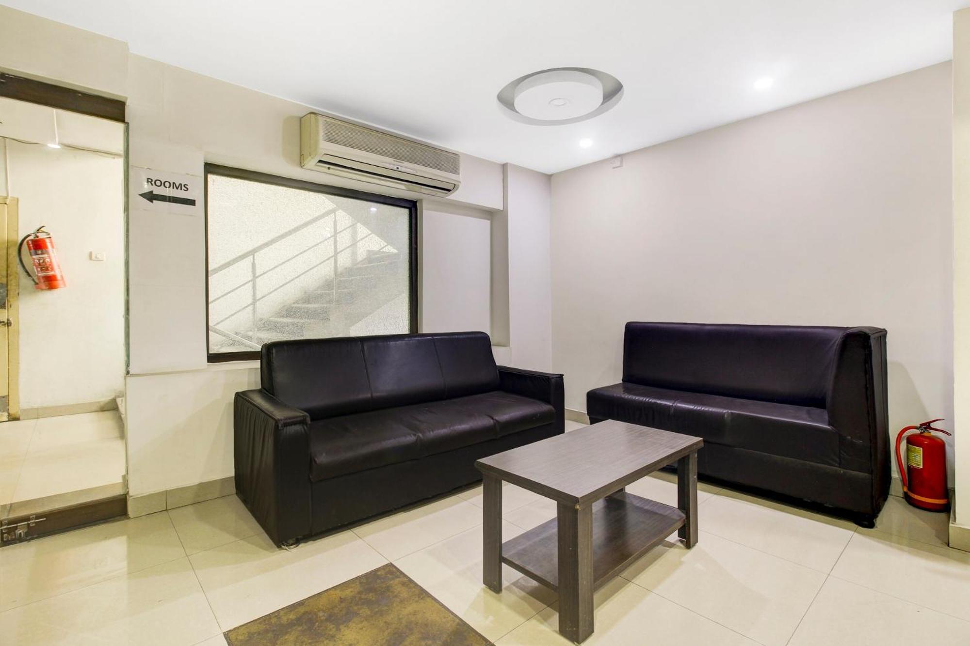Super Townhouse Oak Lb Nagar Ramoji Hotel Haiderabad Buitenkant foto