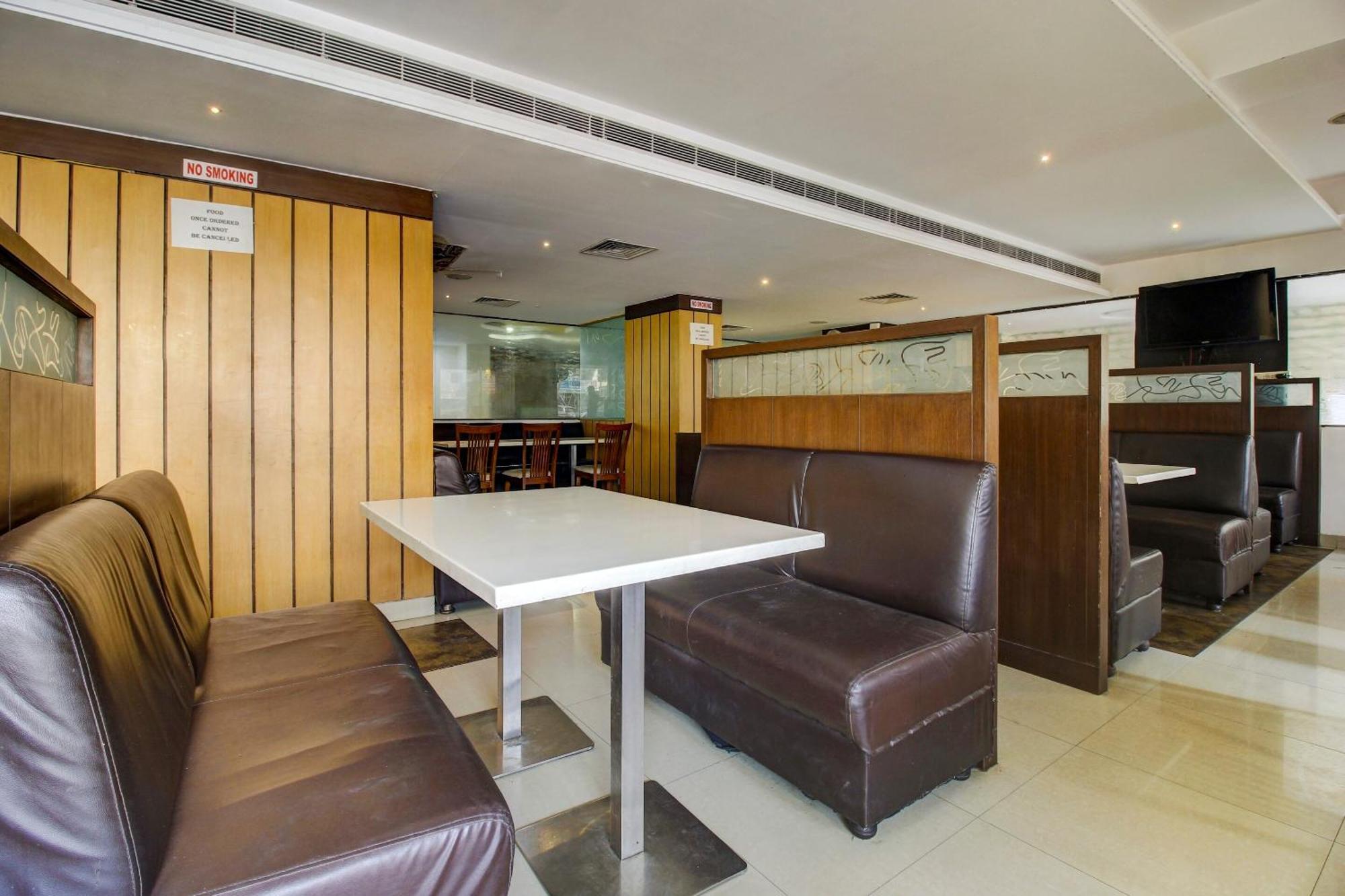 Super Townhouse Oak Lb Nagar Ramoji Hotel Haiderabad Buitenkant foto